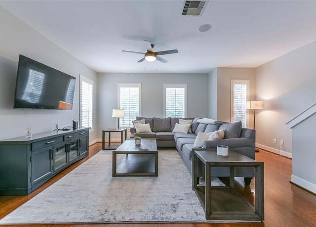 Property at 1702 Elgin St, Houston, TX 77004, 2 beds, 2 baths