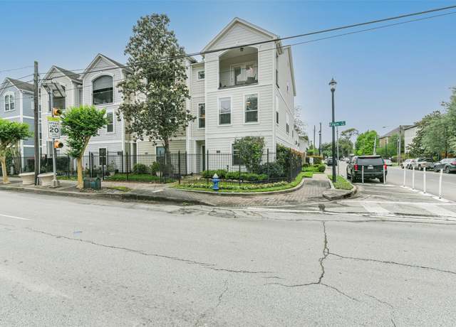 Property at 1702 Elgin St, Houston, TX 77004, 2 beds, 2 baths