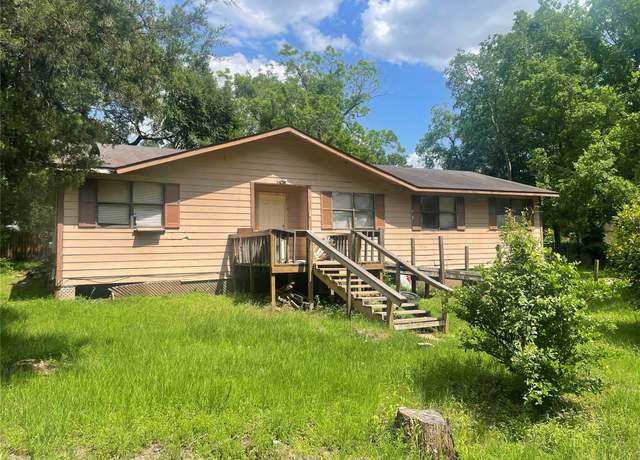 Property at 709 Avenue G, Huntsville, TX 77320, 4 beds, 2 baths