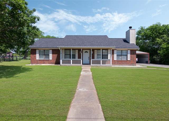 Property at 1010 N Shipp St, Madisonville, TX 77864, 4 beds, 3 baths