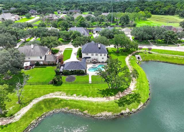 Property at 2906 Palmer Dr, Friendswood, TX 77546, 5 beds, 3.5 baths