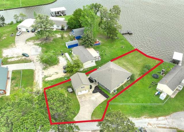 Property at 453 E Oak Shadows, Onalaska, TX 77360, 3 beds, 2 baths