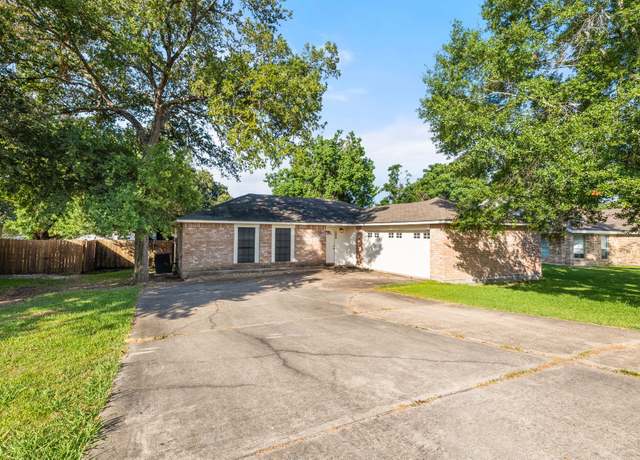 Property at 12799 Lake Conroe Hills Dr, Willis, TX 77318, 3 beds, 2 baths