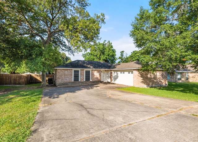 Property at 12799 Lake Conroe Hills Dr, Willis, TX 77318, 3 beds, 2 baths