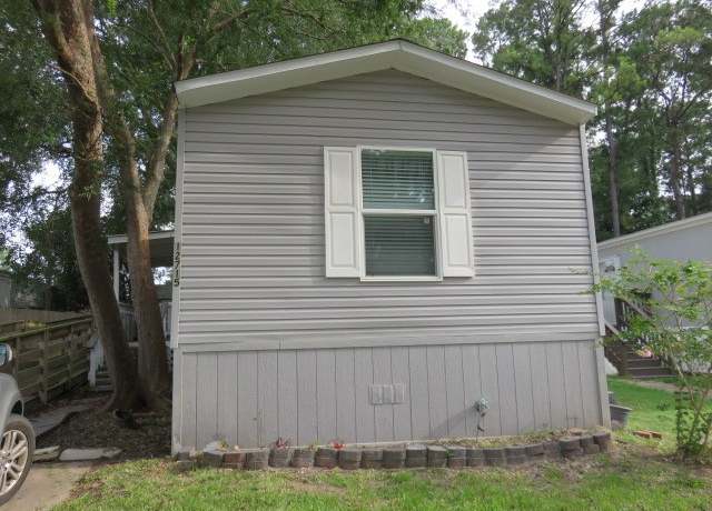 Property at 12715 Aspen Dr, Pinehurst, TX 77362, 3 beds, 2 baths