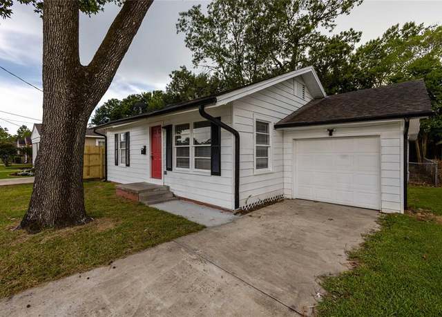 Property at 2705 W Lucas Dr, Beaumont, TX 77706, 3 beds, 2 baths