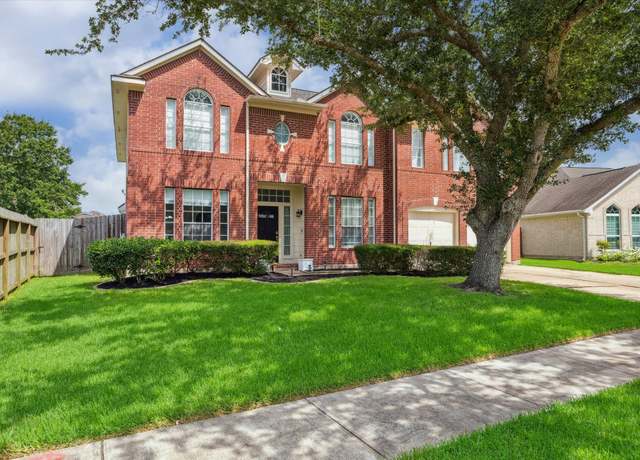 Property at 3114 S Webber Ct, Pearland, TX 77584, 5 beds, 3.5 baths