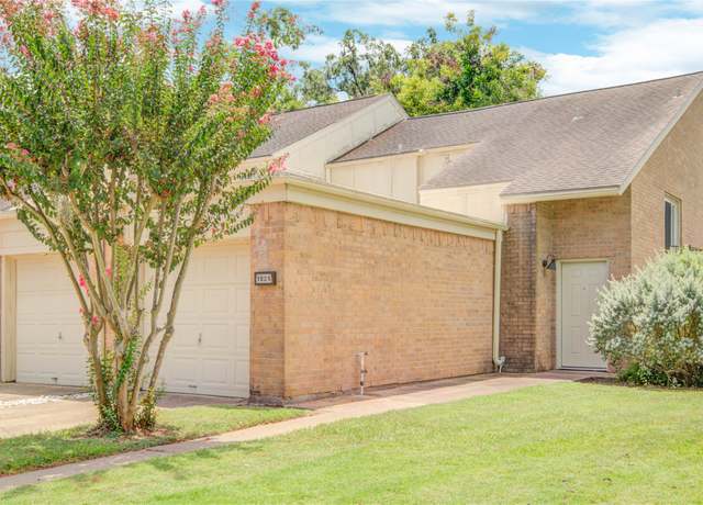 Property at 1826 Veranda Dr, West Columbia, TX 77486, 2 beds, 2.5 baths