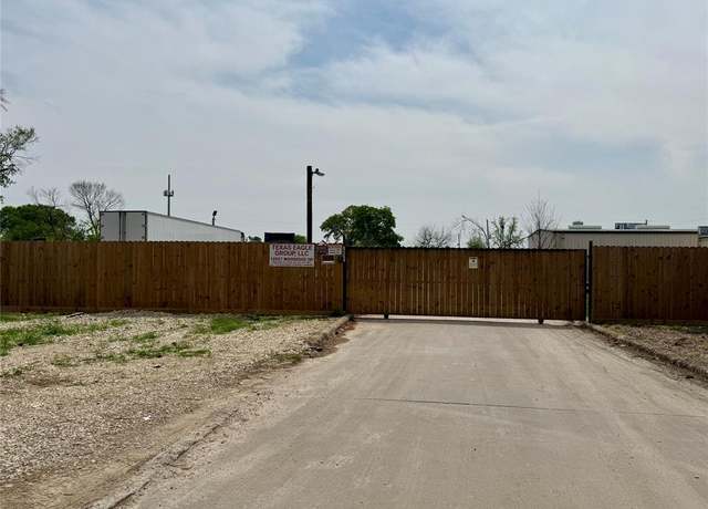 Property at 10927 Woodedge Dr, Houston, TX 77070