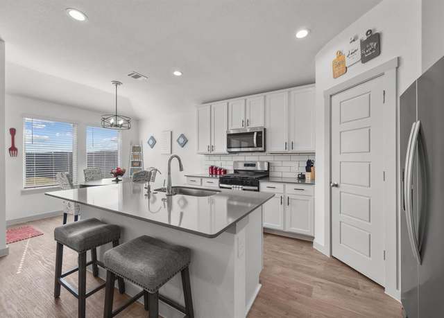 Property at 718 Silver Kettle Dr, Rosharon, TX 77583, 3 beds, 2 baths