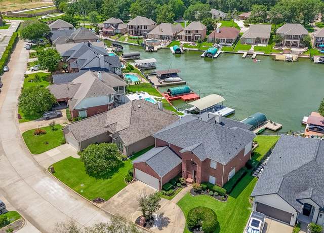 Property at 364 Bayshore Dr, Montgomery, TX 77356, 5 beds, 3.5 baths