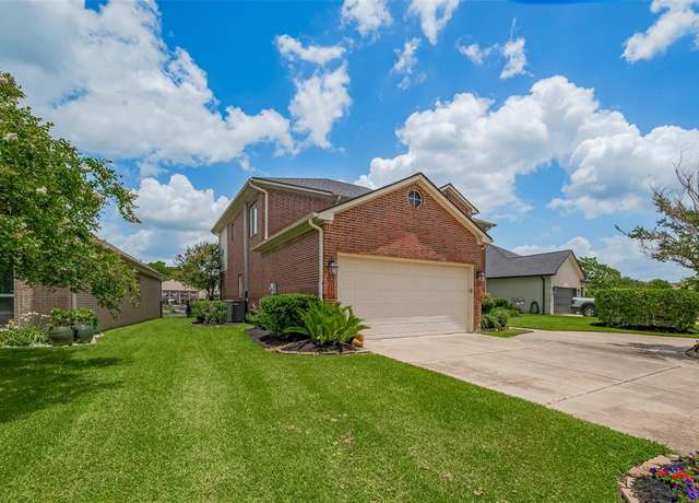 Property at 364 Bayshore Dr, Montgomery, TX 77356, 5 beds, 3.5 baths