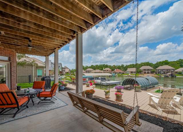 Property at 364 Bayshore Dr, Montgomery, TX 77356, 5 beds, 3.5 baths