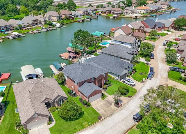 Property at 364 Bayshore Dr, Montgomery, TX 77356, 5 beds, 3.5 baths