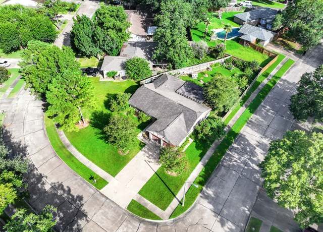 Property at 16402 Paint Rock Rd, Friendswood, TX 77546, 3 beds, 2 baths