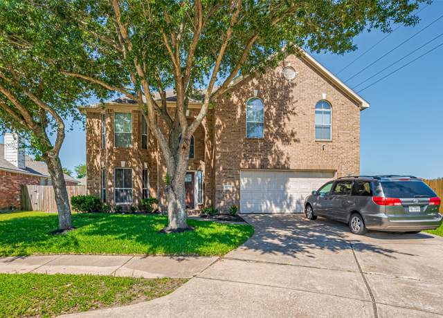Property at 2202 Megellan Point Ln, Pearland, TX 77584, 5 beds, 3.5 baths