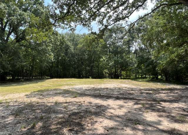 Property at 10 Creek Pt, Huntsville, TX 77320