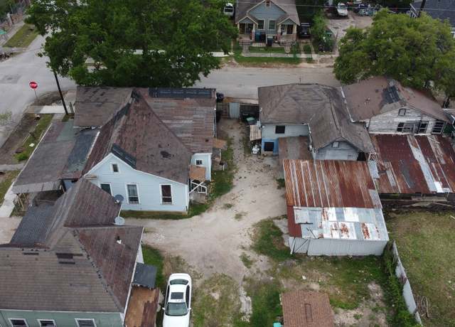 Property at 2016 & 2018 Gentry St, Houston, TX 77009, 5 beds, 2 baths