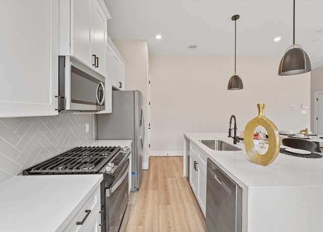 Property at 835 Dorchester St Unit D, Houston, TX 77022, 3 beds, 2.5 baths