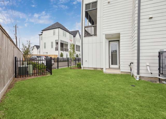 Property at 3302 Green Lilly Ln, Houston, TX 77008, 3 beds, 3.5 baths