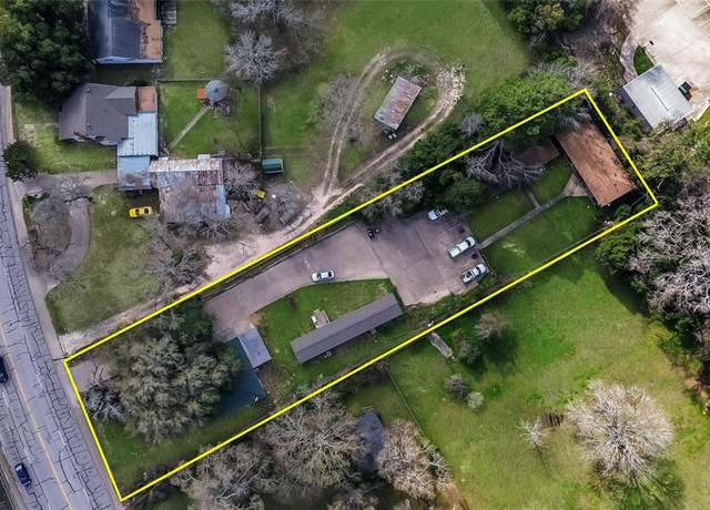 Property at 3102 Montgomery Rd, Huntsville, TX 77340, 12 beds, 2 baths