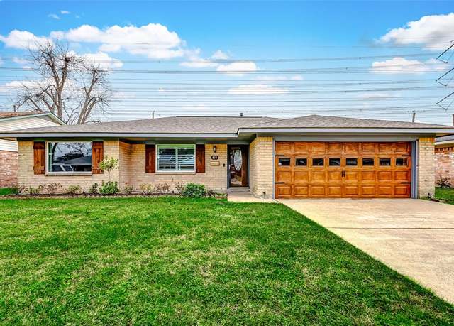 Property at 810 S Kaufman Dr, Deer Park, TX 77536, 4 beds, 2 baths