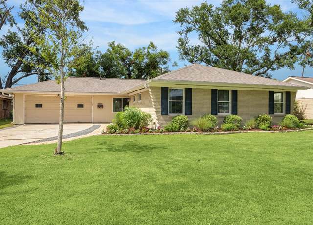 Property at 6518 Lindyann Ln, Houston, TX 77008, 3 beds, 2 baths