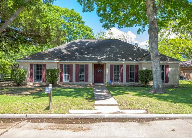 Property at 1215 Briar Ln, Wharton, TX 77488, 4 beds, 2 baths