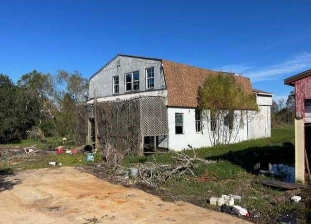 Property at 1314 6th St, Angleton, TX 77515, 6 beds, 2 baths