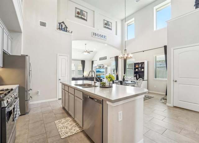 Property at 286 Little Dog Dr, Montgomery, TX 77356, 4 beds, 3 baths