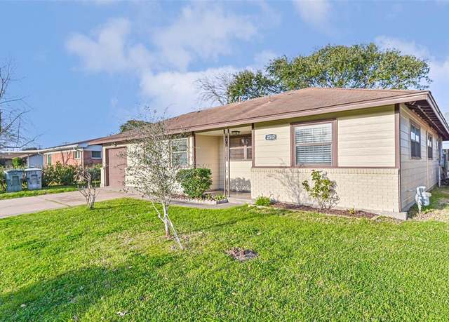 Property at 2512 Pine St, Galveston, TX 77551, 4 beds, 2 baths