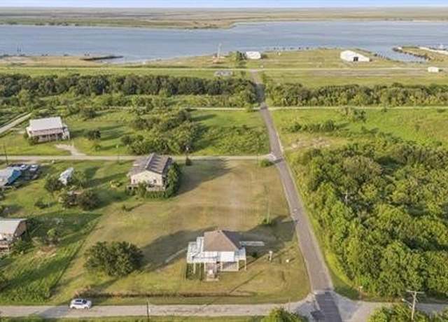 Property at 4927 Quinn St, Sabine Pass, TX 77655, 2 beds, 1 bath