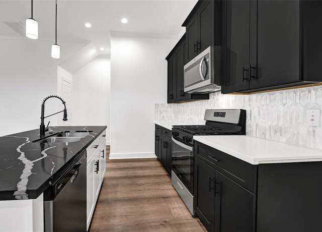 Property at 5008 Elizabeth City St, Houston, TX 77021, 3 beds, 2.5 baths