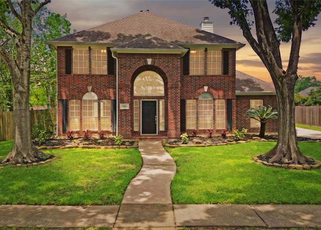 Property at 2018 Pembroke Bay Dr, League City, TX 77573, 4 beds, 2.5 baths