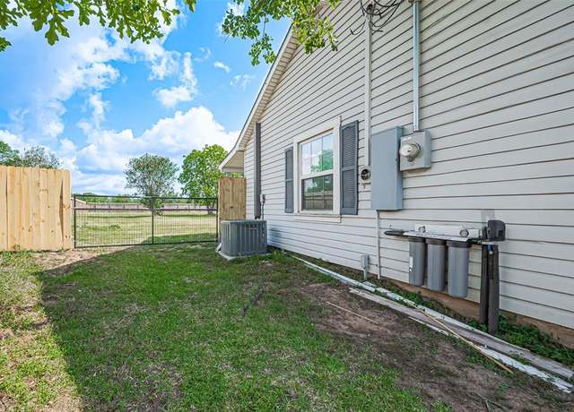 Property at 226 Highway 90 E, Sealy, TX 77474, 3 beds, 2 baths