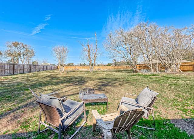 Property at 226 Highway 90 E, Sealy, TX 77474, 3 beds, 2 baths