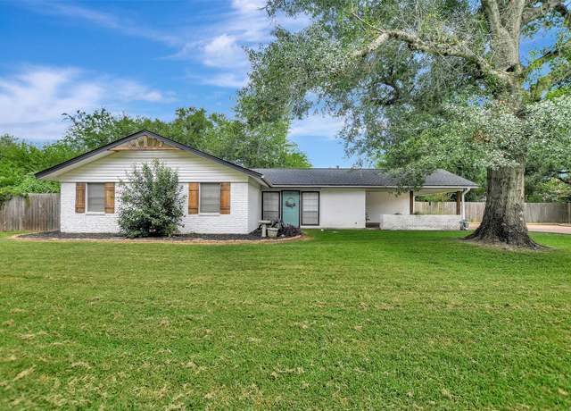 Property at 202 W Limit St, Madisonville, TX 77864, 3 beds, 2 baths