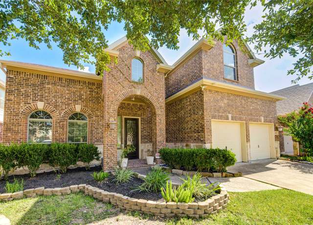 Property at 611 Whitney Oaks Ln, Stafford, TX 77477, 5 beds, 4.5 baths