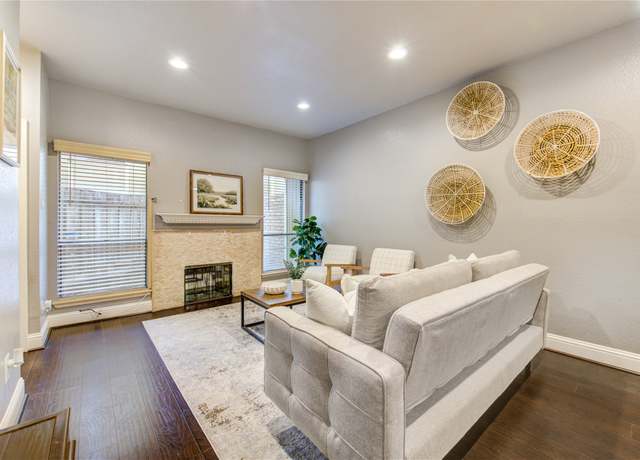 Property at 1920 Augusta Dr #19, Houston, TX 77057, 2 beds, 2.5 baths