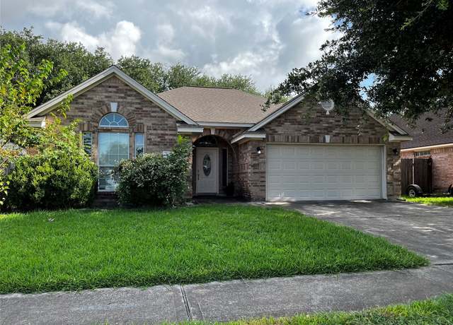 Property at 827 Hartman Dr, Baytown, TX 77521, 3 beds, 2 baths