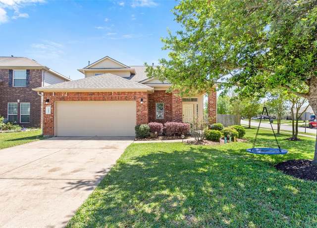 Property at 3101 Braepark Ct, Dickinson, TX 77539, 3 beds, 2.5 baths