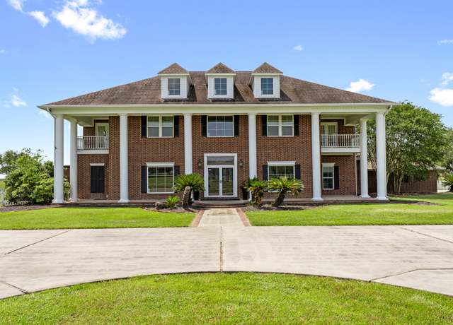 Property at 2976 County Road 218, Bay City, TX 77414, 5 beds, 4.5 baths