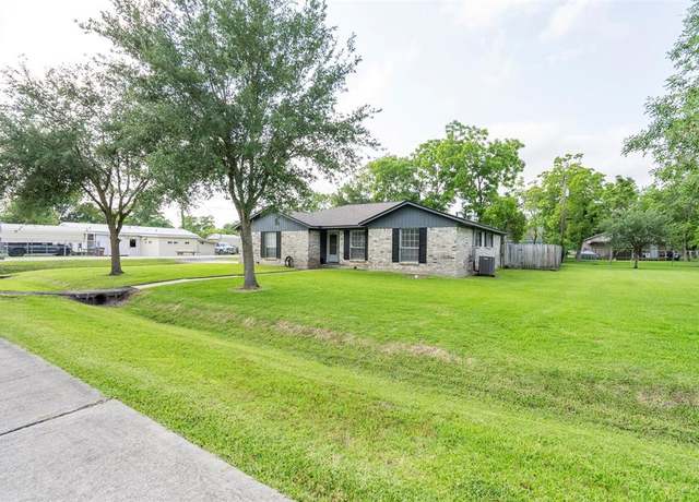 Property at 4801 36th St, Dickinson, TX 77539, 3 beds, 2 baths