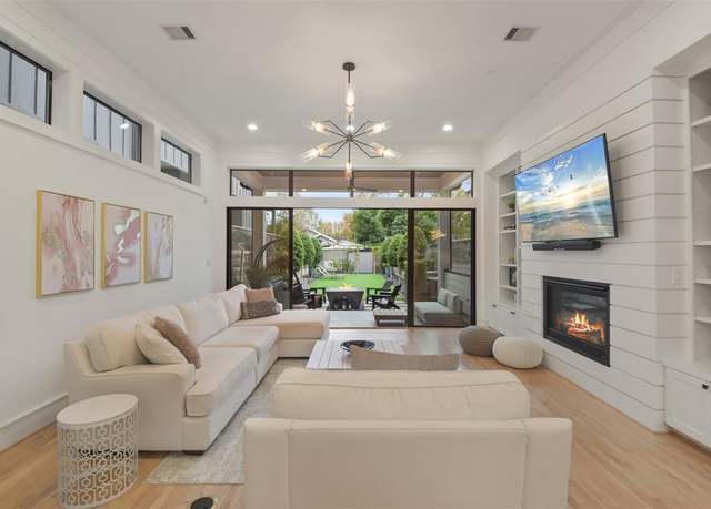 Property at 710 E 13th St, Houston, TX 77008, 4 beds, 4.5 baths
