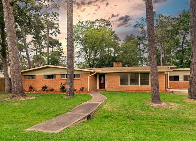 Property at 925 Royal Oak Dr, Dickinson, TX 77539, 4 beds, 2 baths