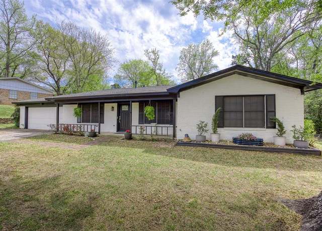 Property at 1406 E Brazos St, Palestine, TX 75801, 3 beds, 2 baths