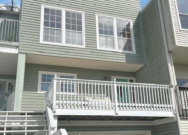 Property at 5 Tiki Cir, Tiki Island, TX 77554, 4 beds, 3.5 baths