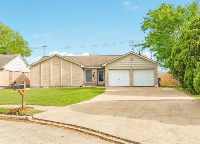 Property at 1333 Clover Dr, Angleton, TX 77515, 3 beds, 2 baths