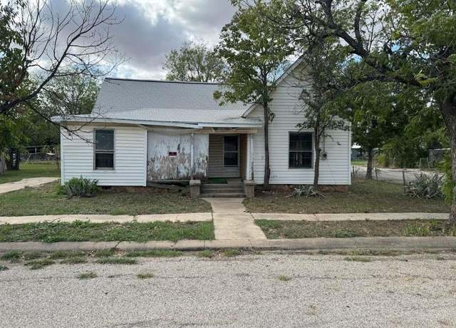Property at 1000 S Frio St, Coleman, TX 76834, 2 beds, 1 bath