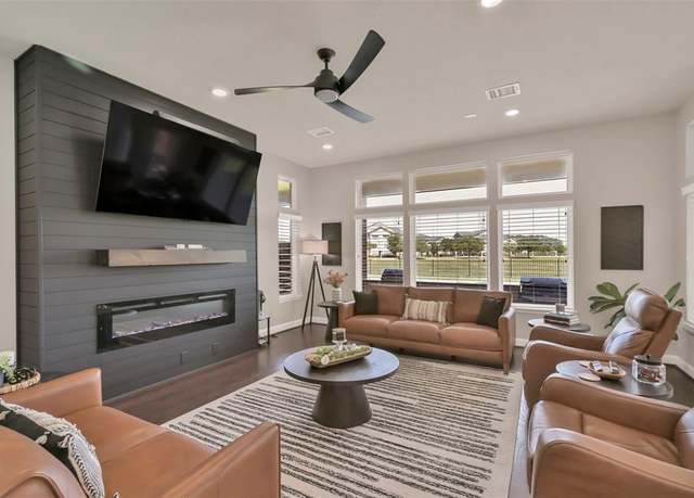 Property at 10718 Winding Green Dr, Humble, TX 77338, 4 beds, 2.5 baths